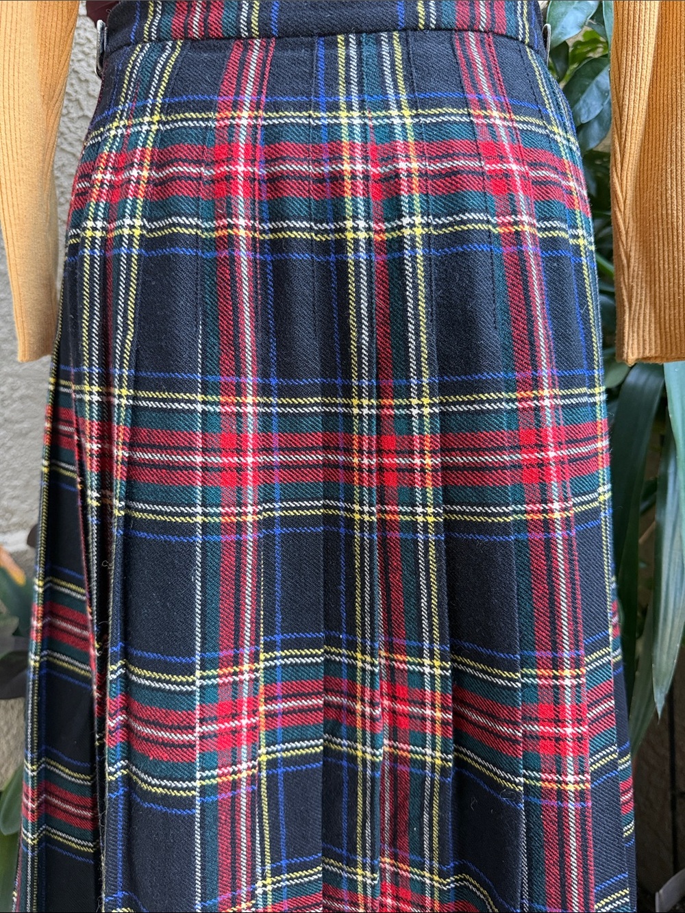 Vintage Classic Tartan Wool Wrap Skirt Pleated in the Back in Navy and Red Plaid - Picture 10 of 12